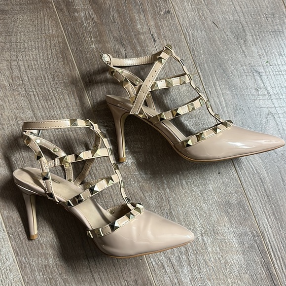 Mix no 6 Pumps - Picture 2 of 4